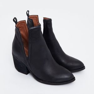Jeffery Campbell Orwell Cut Out Boots Sz 9.5